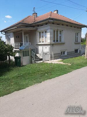 Двуетажна монолитна къща на плочи в с. Хотанца, общ. Русе