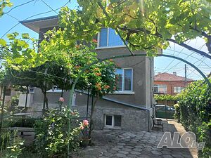 Продава се къща