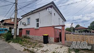 от собственик - етаж от къща + гараж + двор