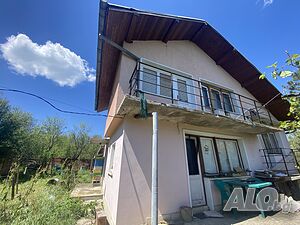 Продавам къща до село Изворче