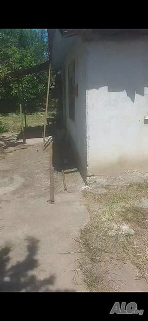 продава къща