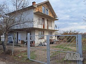Двуетажна, монолитна къща в с. Сърнево