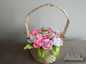 Кошница с рози от сатен