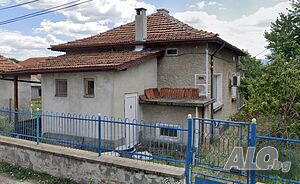 Къща с двор, кв. Волуяк
