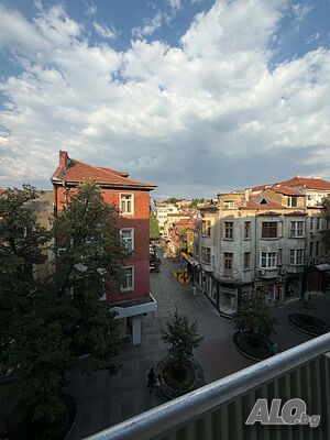 Тристаен в Центъра
