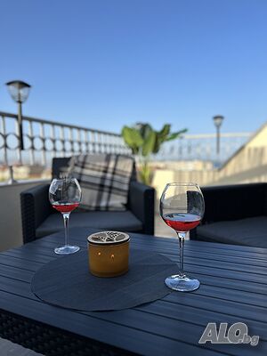 Студио с голяма тераса и гледка море