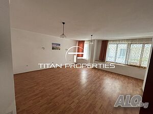 Тристаен, под наем, Център