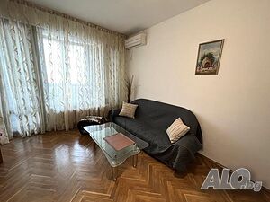 Четиристаен апартамент под наем в Център