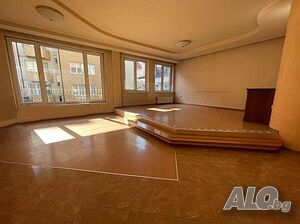 Самостоятелната къща под наем в Център