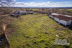 Три съседни парцела в село Скутаре