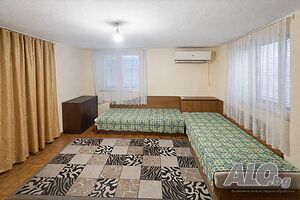 Самостоятелна къща в село Труд - подходяща за работници и бригади