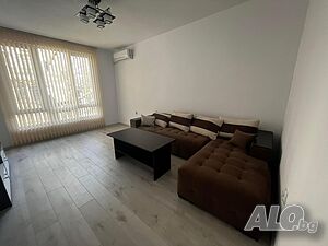 Тристаен апартамент под наем в Център
