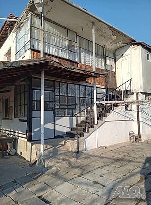 Къща с двор в с. Русокастро
