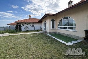 Къща с двор, за продажба, кв. Черно море