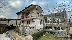 Къща с дворно място в с. Твърдица