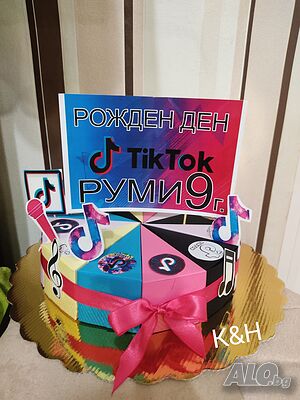Картонена торта Тик Ток