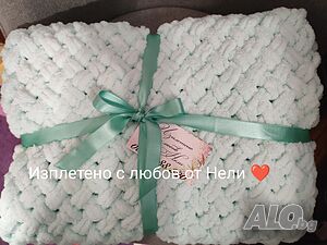 Ръчко плетена бебешка пелена завивка
