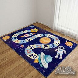 Детски килим за игра 120х160см - Тъмносин килим с космос и пътека от числа, противоплъзгащ и миещ се