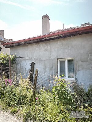 Продавам едноетажна къща в гр. Перник кв. Могиличе