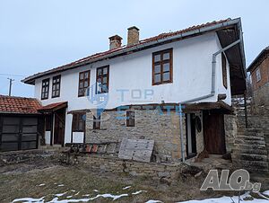 Двуетажна автентична къща в село Кисьовци, област Велико Търново