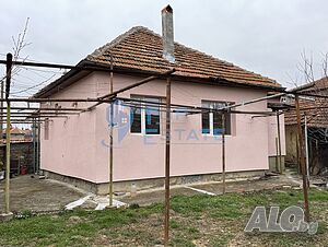 Санирана тухлена къща в с. Джулюница, област Велико Търново