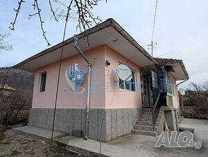 Ремонтирана масивна къща с голям двор в село Асеново, община Стражица, област Велико Тър..