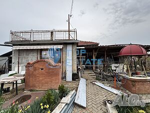 Къща с кладенец в село Правда, област Велико Търново