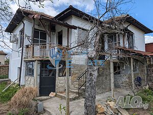 Двуетажна къща с две бани в село Горско Ново село