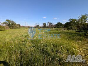Голям парцел в регулация в покрайнните на село Първомайци, област Велико Търново