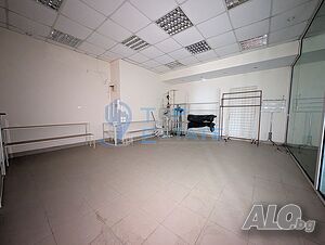 Две помещения за търговска дейност в централната част на град Велико Търново
