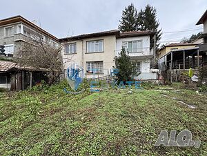 Парцел със сграда в квартал Акация, град Велико Търново