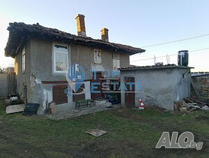 Двуетажна къща на тиха улица в гр. Лясковец