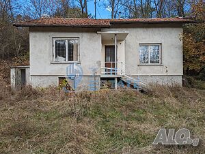 Къща с голям двор в село Вонеща вода