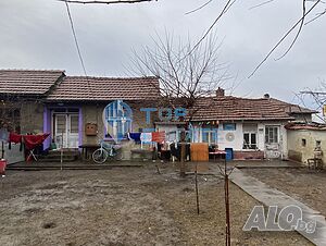 Тухлена къща с гараж и кладенец в гр. Горна Оряховица, област Велико Търново