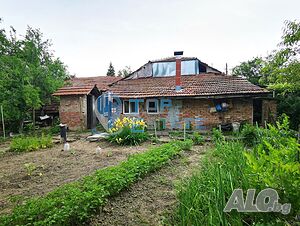 Тухлена къща с вътрешна баня и тоалетна в село Драганово, област Велико Търново