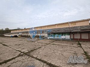 Просторно промишлено помещение с голям двор в село Присово
