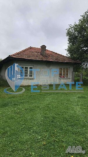 Къща с равен двор в с. Беброво, област Велико Търново
