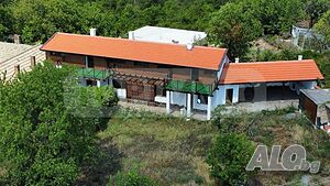 Реновирана къща в прекрасното село Осмар