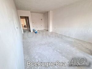 Тристаен апартамент в района на Колхозен пазар