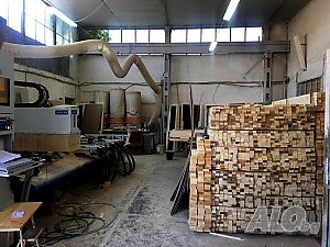 Продава се хале, действащо и към момента като цех за изработка на мебели