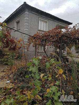 Двуетажна къща 140 кв.м РЗП 140 кв.м двор