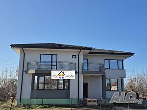Двуетажна къща 263 кв.м РЗП 734 кв.м двор