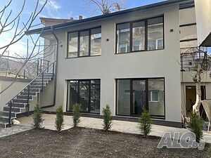 Двуетажна къща 150 кв.м РЗП 1 кв.м двор