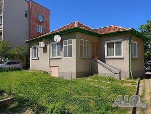 Едноетажна къща 82 кв.м РЗП 216 кв.м двор