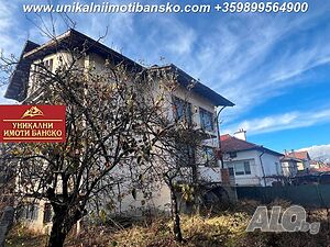Масивна триетажна къща за продажба в Добринище!