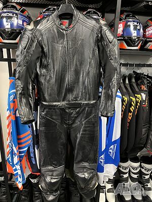 Кожен мото екип DAINESE AVRO D2c,52-M/L,2ч, протектори, оригинален