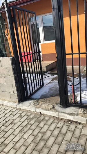 къща - село Баня