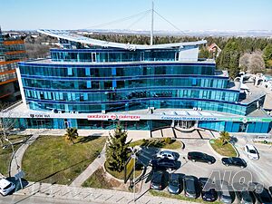 1028м2 Офиси и Гаражи с Наематели