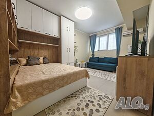 Модерно студио в Лазур на крачки от Морската градина