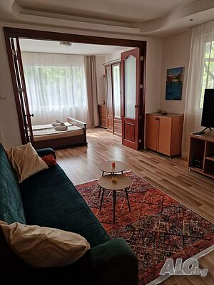 Продава от собственик в ТОП център (до Уникато) премиум имот с работещ Airbnb бизнес. Намалена цена.